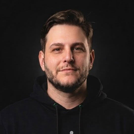 Retrato de Fabiano Rosin, consultor de inteligência artificial e desenvolvedor de sistemas